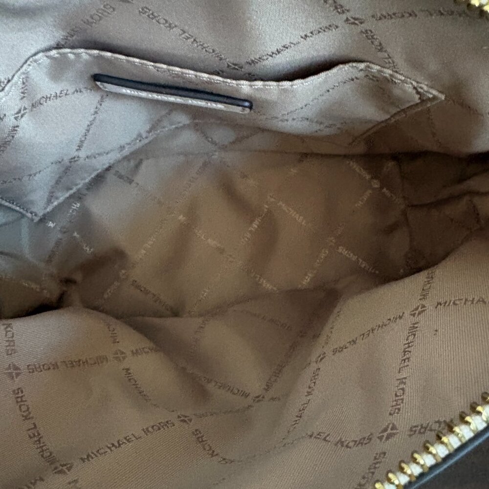 Michael Kors Cindy Dome Crossbody Saffiano Leather Cream Adjustable Logo Strap - Picture 9 of 9